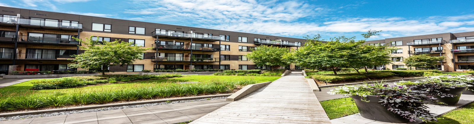 Condo in Dorval – photo 1